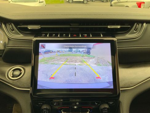 Used 2023 Jeep Grand Cherokee L Limited AWD/4WD image 34