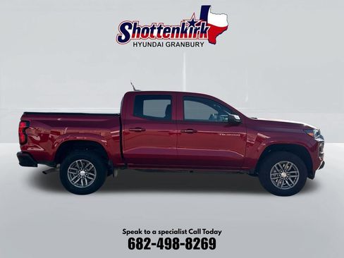 Used 2025 Chevrolet Colorado LT RWD image 5