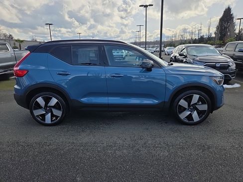 Certified 2024 Volvo XC40 B5 Plus image 9