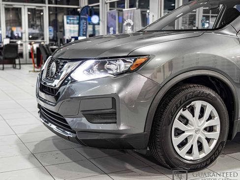 Used 2018 Nissan Rogue S image 5