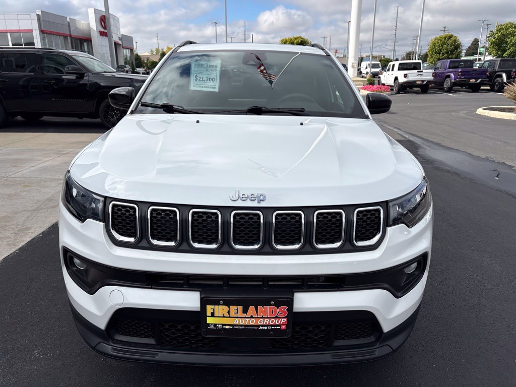 Used 2023 Jeep Compass Latitude w/ Sun and Sound Group AWD/4WD image 8