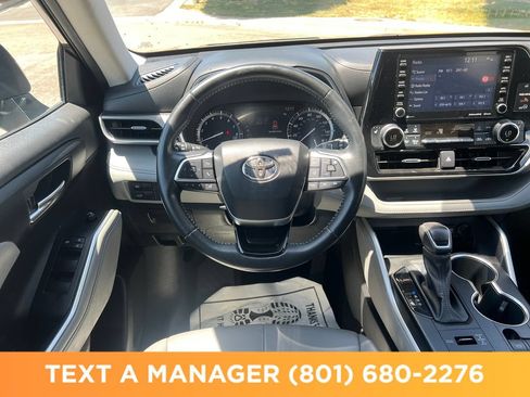 Used 2021 Toyota Highlander XLE AWD/4WD image 15