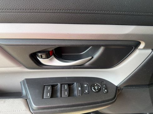 Used 2018 Honda CR-V LX image 4