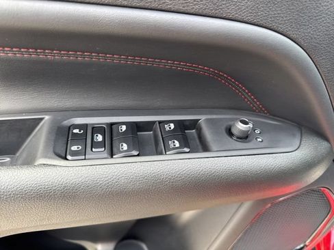 Used 2023 Jeep Compass Trailhawk w/ Trailhawk Convenience Group AWD/4WD image 9