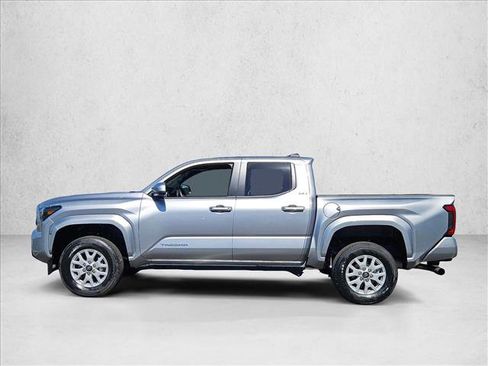 Certified 2026 Toyota Tacoma SR5 AWD/4WD image 8
