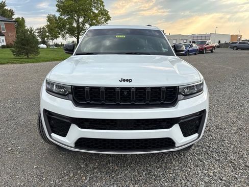 Used 2026 Jeep Grand Cherokee L Limited AWD/4WD image 2
