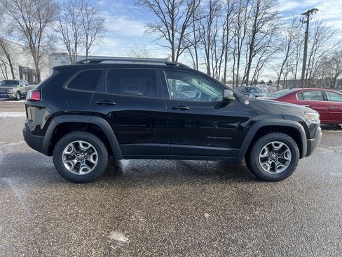 Used 2019 Jeep Cherokee Trailhawk w/ Cold Weather Group image 9