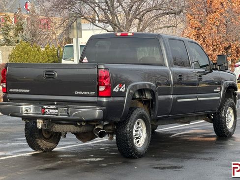 Used 2005 Chevrolet Silverado 2500 LT w/ Heavy-Duty Power Package image 4