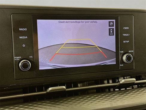 Certified 2022 Kia Carnival LX image 12