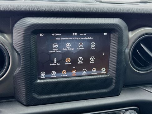 Used 2023 Jeep Wrangler Unlimited w/ Convenience Group AWD/4WD image 9