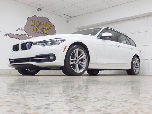 Used 2019 BMW 330i xDrive Wagon AWD/4WD image 7