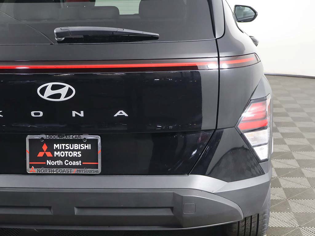 Used 2024 Hyundai Kona SEL w/ Convenience Package FWD image 17