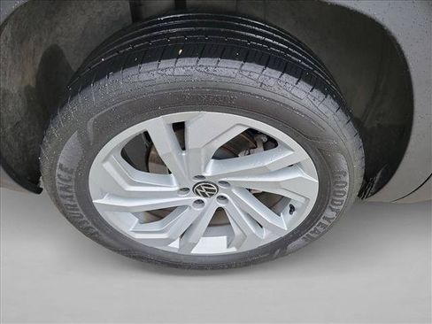 Used 2023 Volkswagen Atlas SE w/ Panoramic Sunroof Package FWD image 11