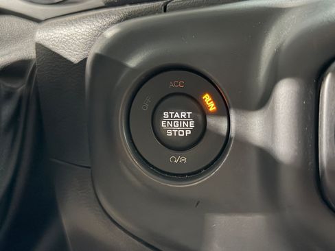 Used 2018 Jeep Wrangler Unlimited Sahara AWD/4WD image 31