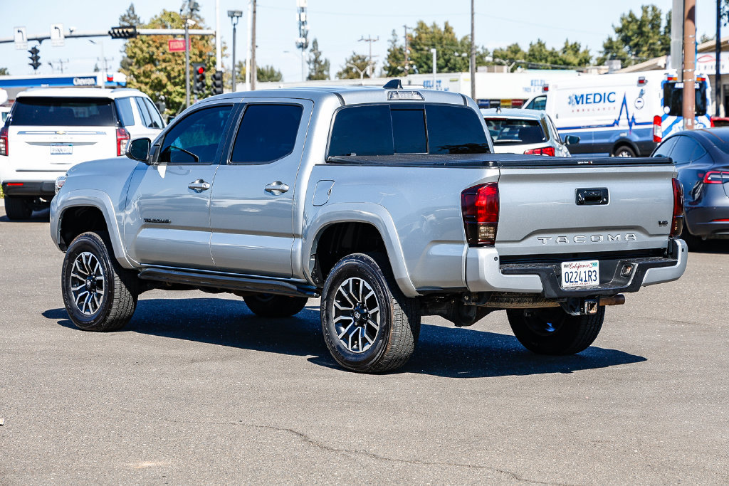 Used 2022 Toyota Tacoma TRD Sport w/ TRD Premium Sport Package AWD/4WD image 2