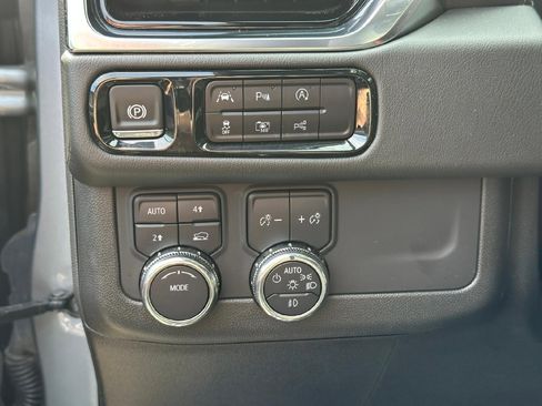 Certified 2025 GMC Yukon Denali AWD/4WD image 19