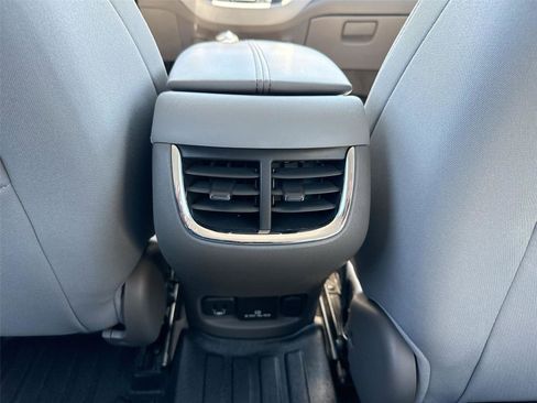 Used 2018 Chevrolet Malibu LT FWD image 19