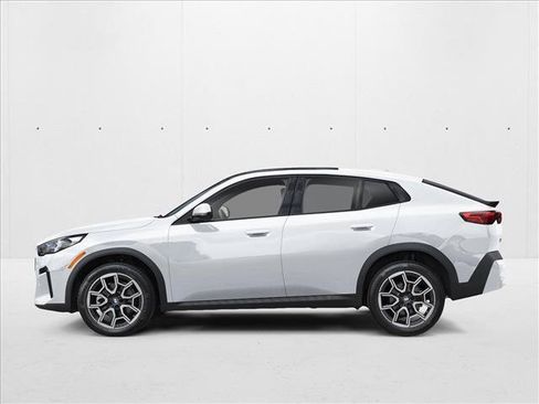 New 2026 BMW X2 xDrive28i w/ Technology Package AWD/4WD image 3