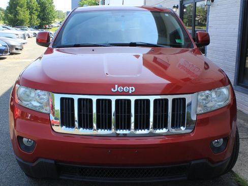 Used 2011 Jeep Grand Cherokee Laredo image 2