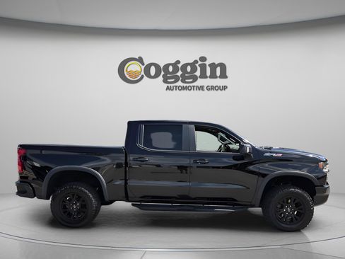 Used 2022 Chevrolet Silverado 1500 ZR2 w/ Technology Package AWD/4WD image 6