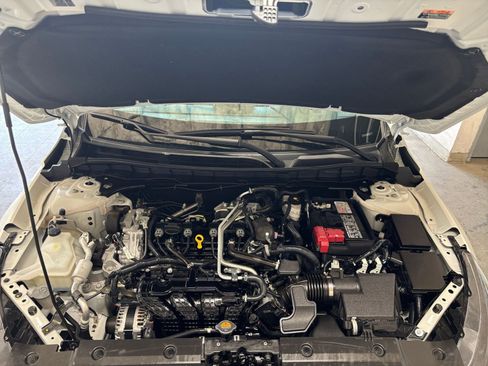 Used 2025 Nissan Altima 2.5 SV FWD image 32