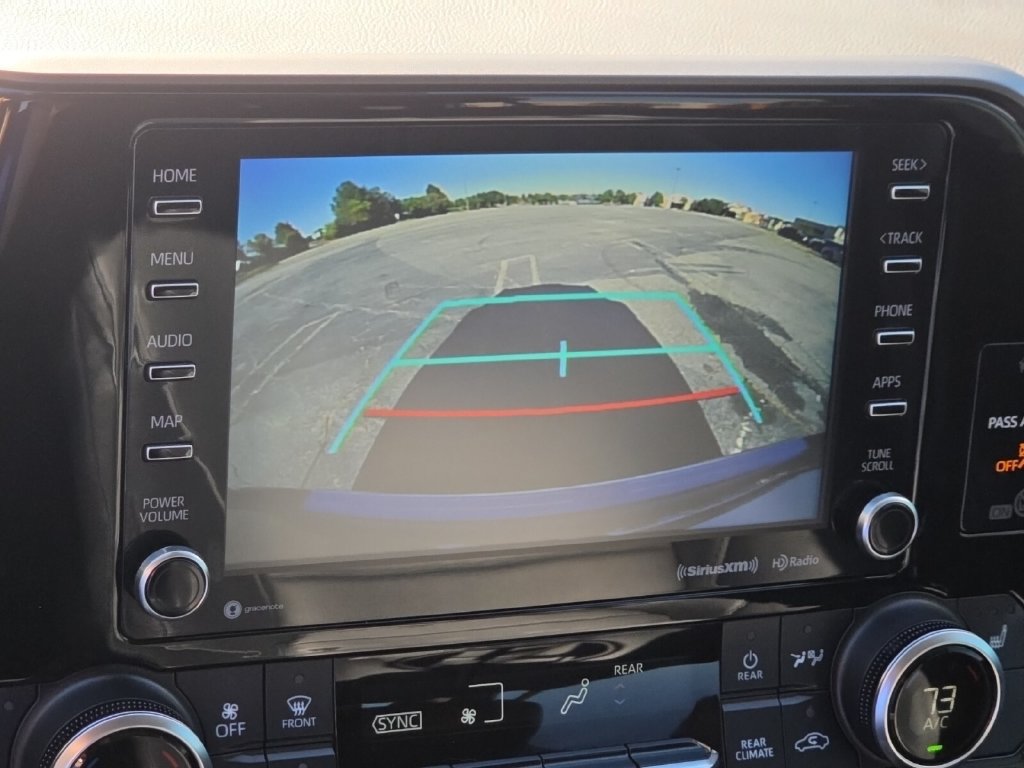 Used 2021 Toyota Highlander XLE AWD/4WD image 24