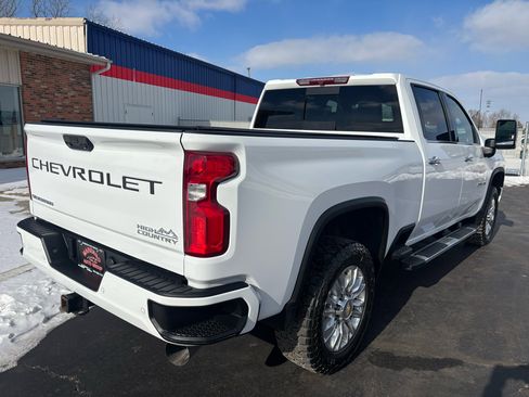 Used 2022 Chevrolet Silverado 2500 High Country w/ Z71 Off-Road Package image 3