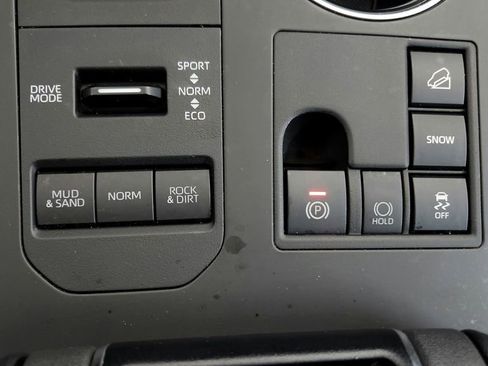 Certified 2024 Toyota Highlander XLE AWD/4WD image 45