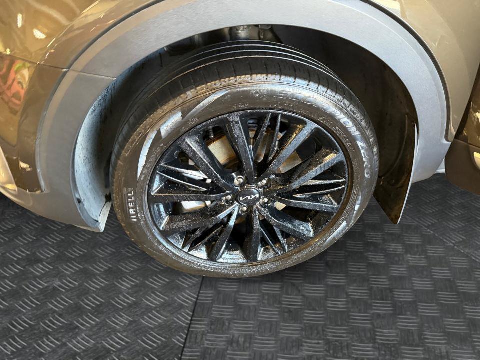 Used 2022 Kia Telluride SX w/ Towing Package FWD image 31