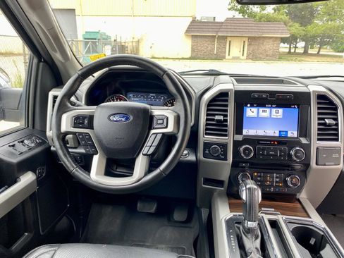 Used 2017 Ford F150 Lariat image 3