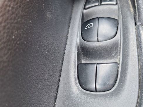 Used 2016 Nissan Rogue SV FWD image 18