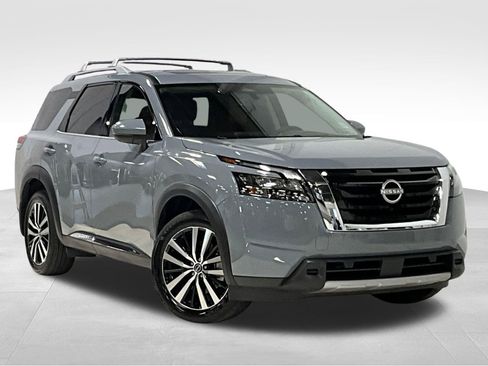 Used 2025 Nissan Pathfinder Platinum w/ Cargo Package AWD/4WD image 1