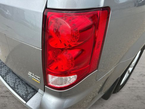 Used 2019 Dodge Grand Caravan SXT FWD image 22