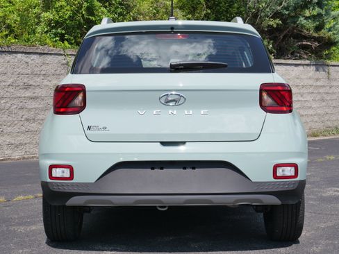 Used 2026 Hyundai Venue SEL FWD image 5