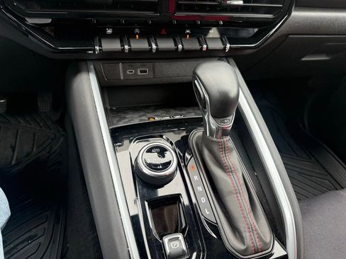 Used 2023 Chevrolet Colorado Z71 w/ Z71 Convenience Package 2 image 11