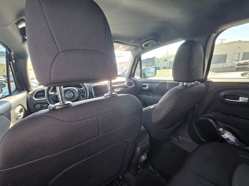 Used 2021 Jeep Renegade Latitude w/ Luxury Group II AWD/4WD image 13