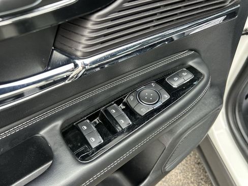 Used 2022 Lincoln Corsair AWD w/ Premium Package image 19