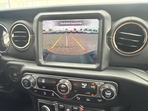 Used 2022 Jeep Gladiator Overland AWD/4WD image 21