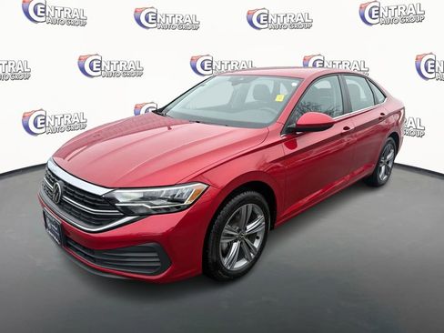 Used 2023 Volkswagen Jetta SE image 1