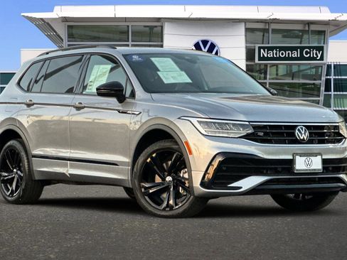 Certified 2023 Volkswagen Tiguan SE R-Line image 2