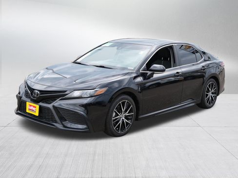 Used 2023 Toyota Camry SE w/ Audio Upgrade Package FWD image 3