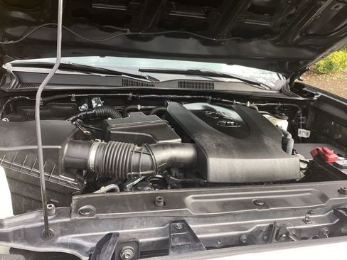 Used 2021 Toyota Tacoma TRD Sport image 8