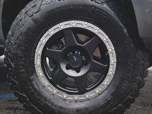 Used 2018 Nissan Frontier PRO-4X AWD/4WD image 31