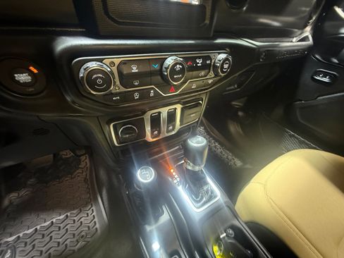 Used 2023 Jeep Wrangler Sport S image 31