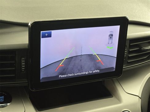 Used 2023 Ford Explorer XLT image 31