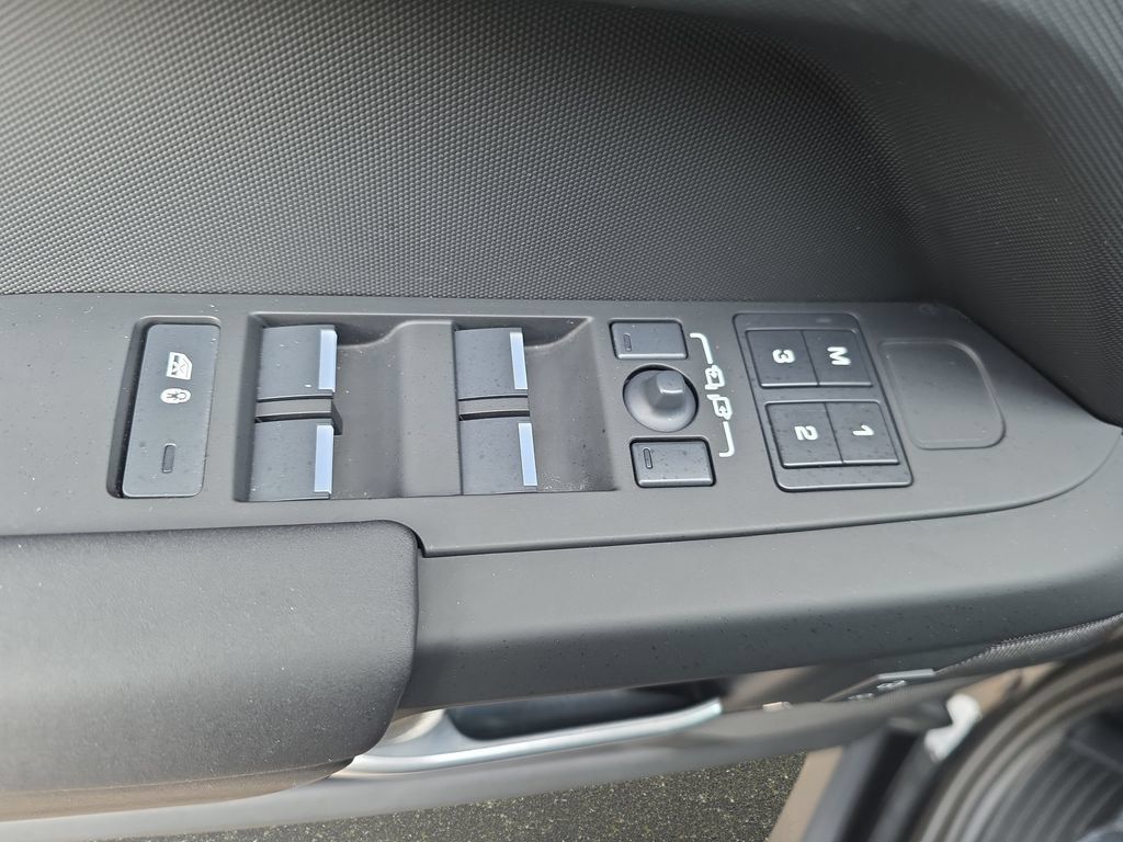 Certified 2025 Land Rover Defender 110 S AWD/4WD image 29