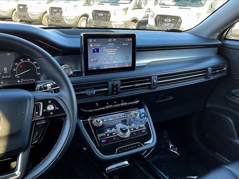 Used 2022 Lincoln Corsair Standard image 6