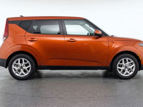 Used 2025 Kia Soul LX w/ LX Technology Package image 11