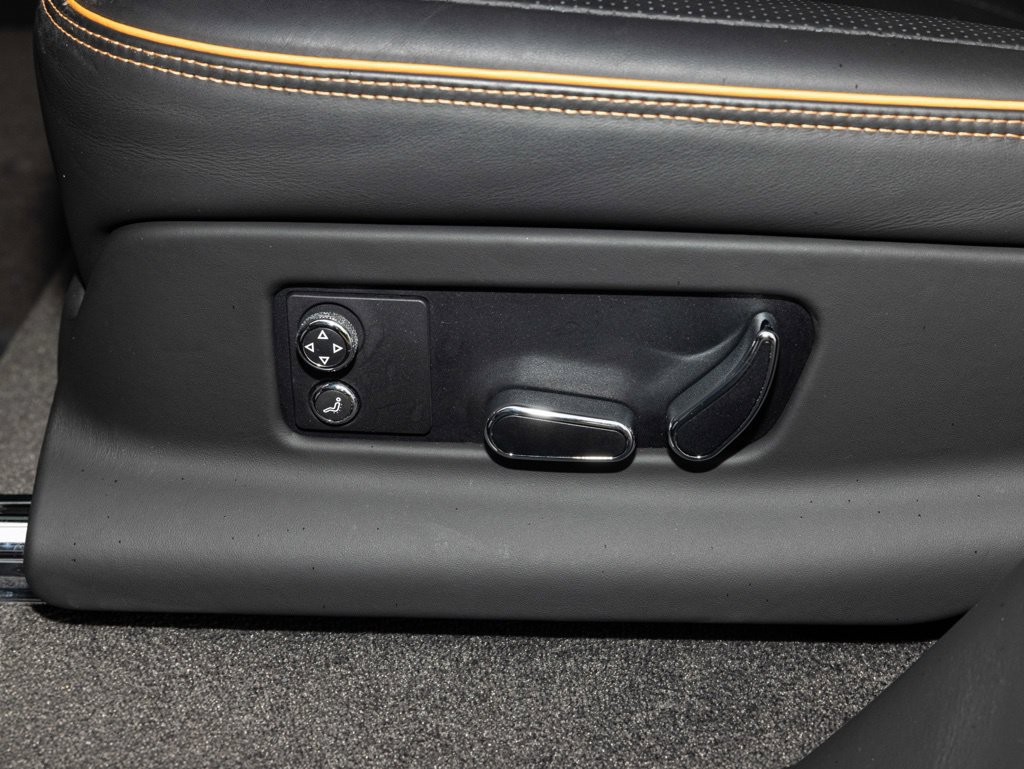Used 2024 Bentley Bentayga Extended Wheelbase AWD/4WD image 70