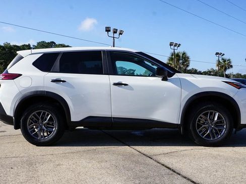 Used 2023 Nissan Rogue S image 3